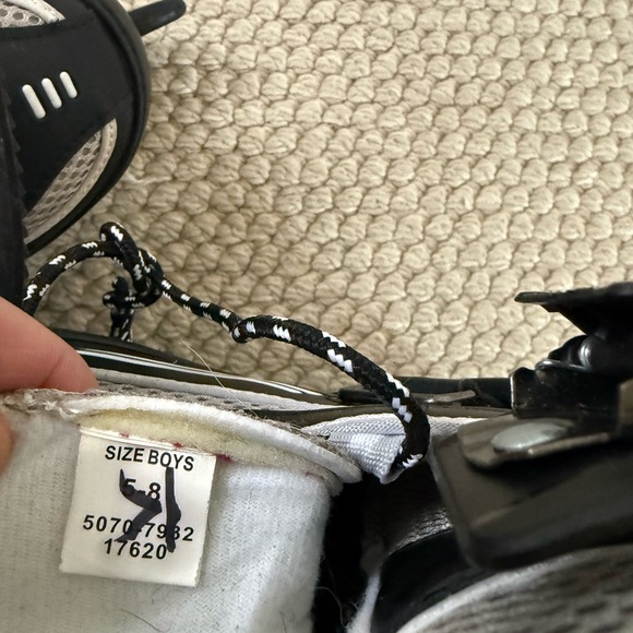 Lake Placid Summit Adjustable Ice Skates Boy’s Size 5-8
Two pairs available - Picture 4 of 4